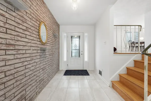 Hamilton, ON L8K 5Y3,11 Glenmurray CT