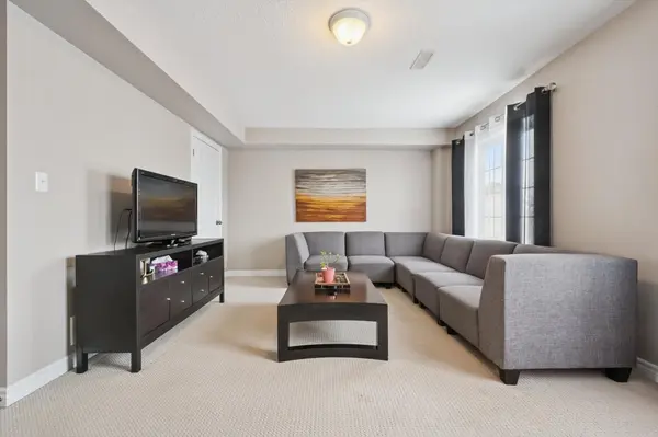 Guelph, ON N1E 0K4,15 Carere CRES #28B