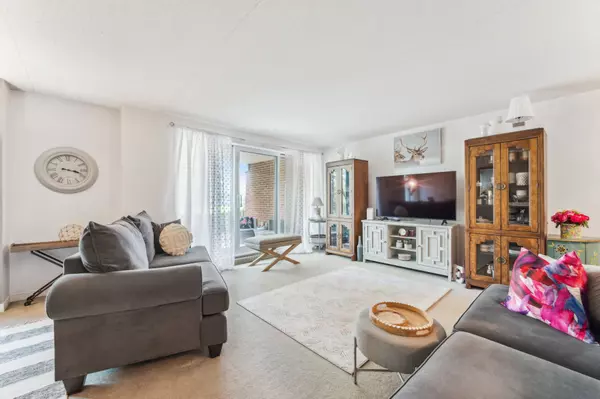 Guelph, ON N1G 4N7,8 Christopher CT #105