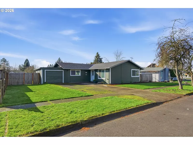 704 E PINEHURST DR, Newberg, OR 97132