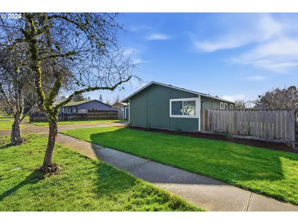 704 E PINEHURST DR, Newberg, OR 97132