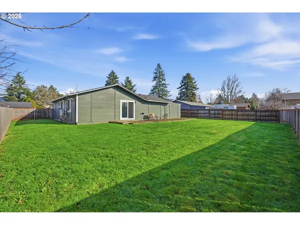 704 E PINEHURST DR, Newberg, OR 97132