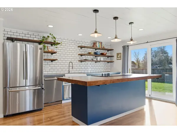 704 E PINEHURST DR, Newberg, OR 97132