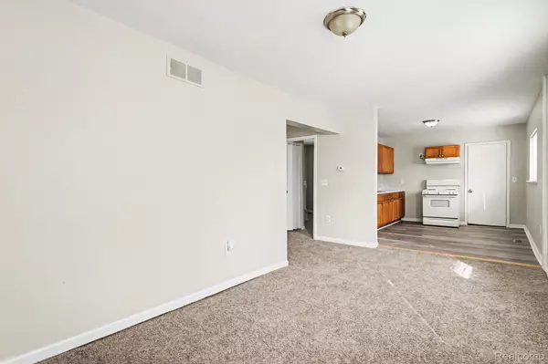 40 W Strathmore AVE, Pontiac, MI 48340