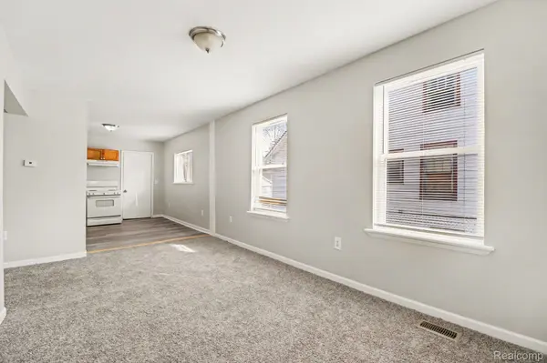 40 W Strathmore AVE, Pontiac, MI 48340