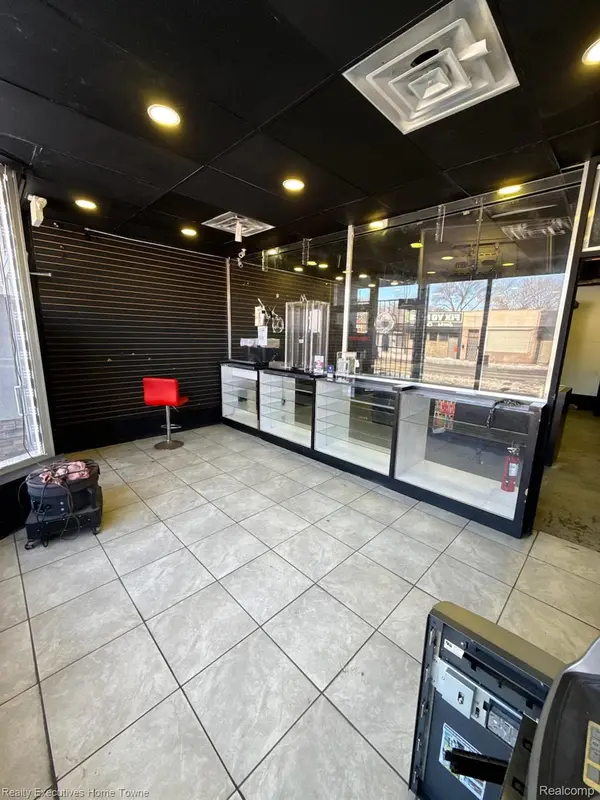 12834 E 7 Mile RD, Detroit, MI 48205