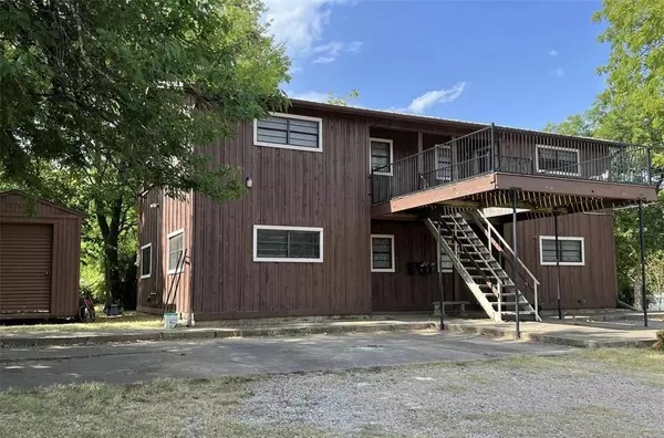 Clarksville, TX 75426,104 E South Street