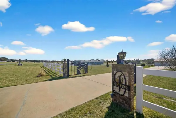 23151 Champion Drive, Lindale, TX 75771