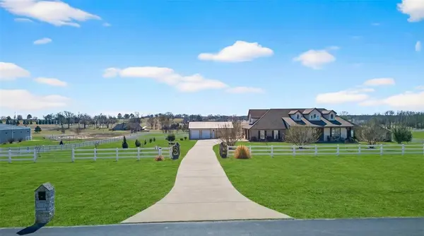 23151 Champion Drive, Lindale, TX 75771