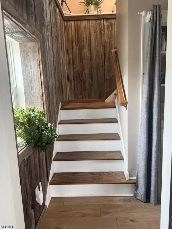 3 Church St, Tewksbury Twp., NJ 08858