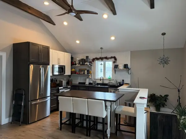 3 Church St, Tewksbury Twp., NJ 08858