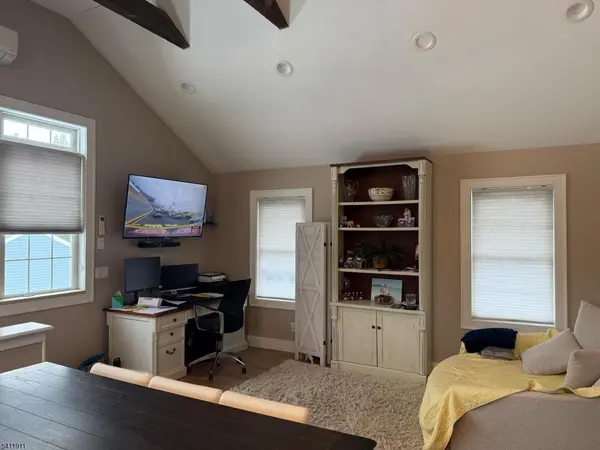 3 Church St, Tewksbury Twp., NJ 08858