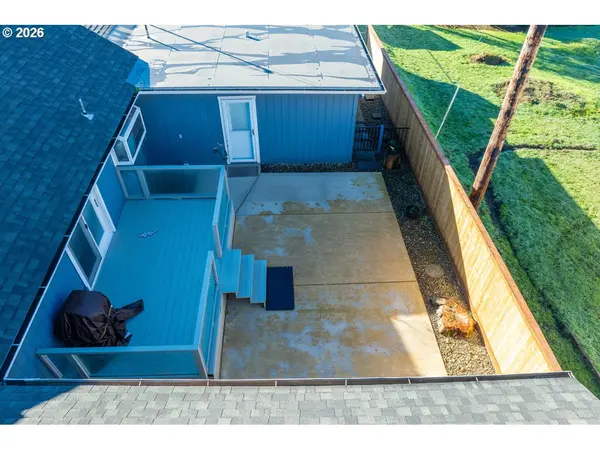 815 BROADWAY AVE, Winchester Bay, OR 97467