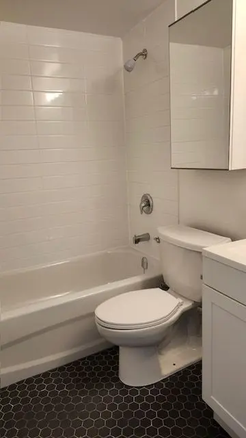 21 Vaughan RD #1208, Toronto C02, ON M6G 2N2