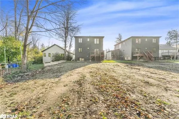 Wasaga Beach, ON L9Z 2Y1,52 Marilyn AVE S