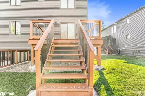 Wasaga Beach, ON L9Z 2Y1,52 Marilyn AVE S