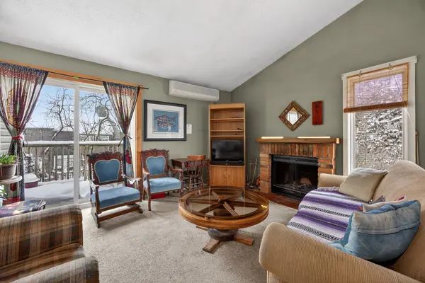 Collingwood, ON L9Y 5B4,13 Harbour ST W #253