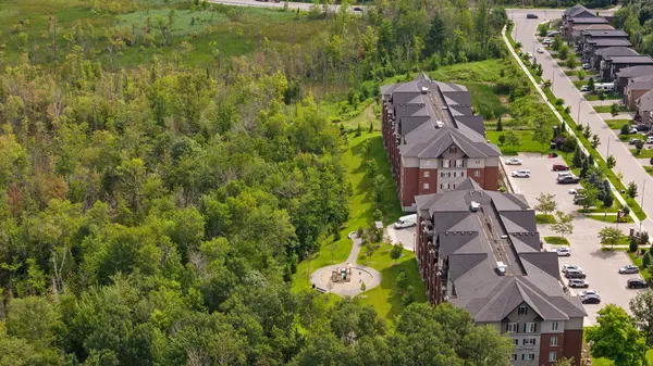 Barrie, ON L4N 7Y8,5 GREENWICH ST #304