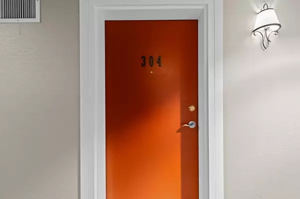 Barrie, ON L4N 7Y8,5 GREENWICH ST #304