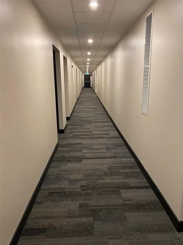 Barrie, ON L0M 1A0,430 Essa RD #312