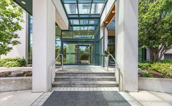 Brampton, ON L6N 2S8,100 John ST #1308