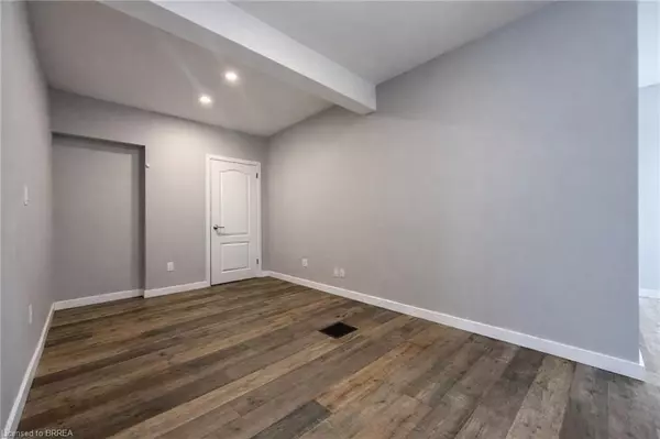 Brant, ON N3L 2C9,33 Dumfries ST #B