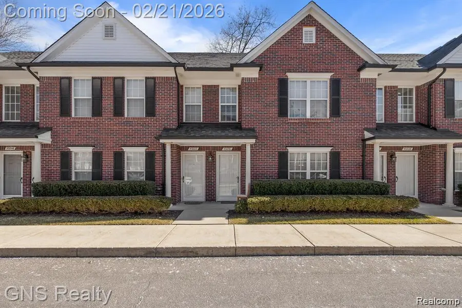 53216 Manchester AVE, Shelby Charter Township, MI 48316