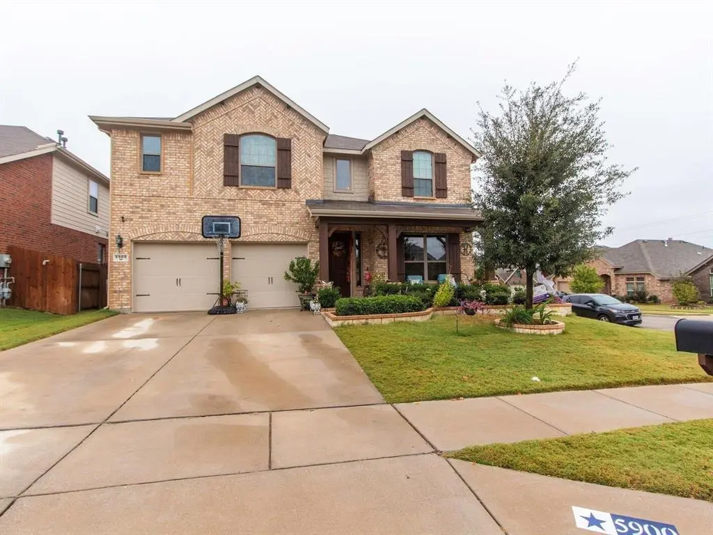 5900 Paddlefish Drive, Fort Worth, TX 76179
