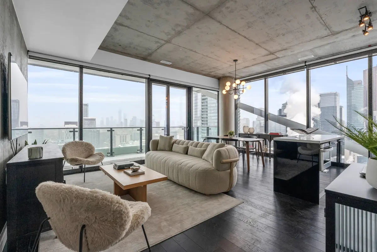 224 King ST W #4002, Toronto C01, ON M5V 1H8