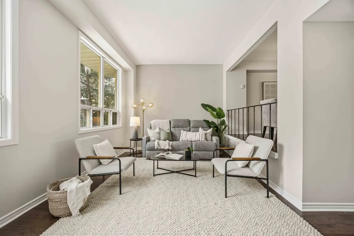 Aurora, ON L4G 3M4,5 Poplar CRES W