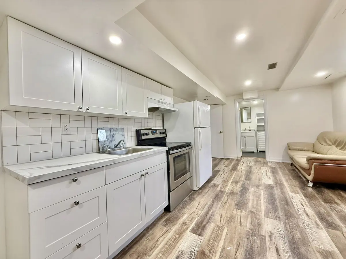 116 Cherrywood DR #BSMT 1, Newmarket, ON L3Y 2X7