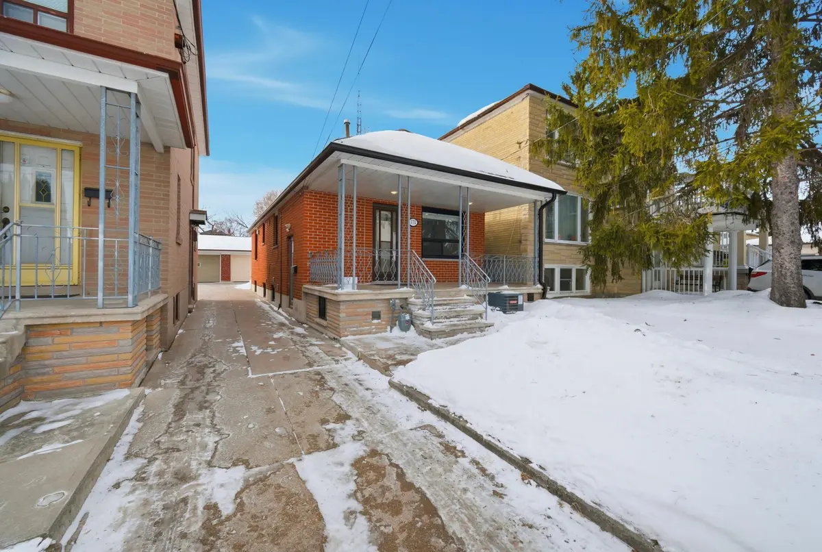 172 Times RD, Toronto W04, ON M6B 3M6