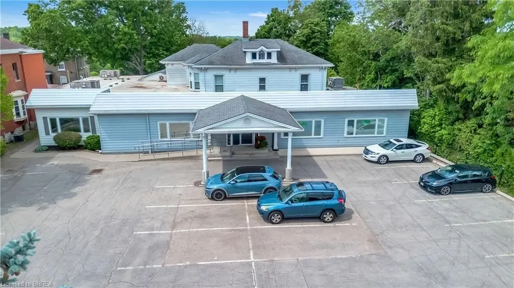 Brantford, ON N3T 3G6,30 Brant AVE #B.3