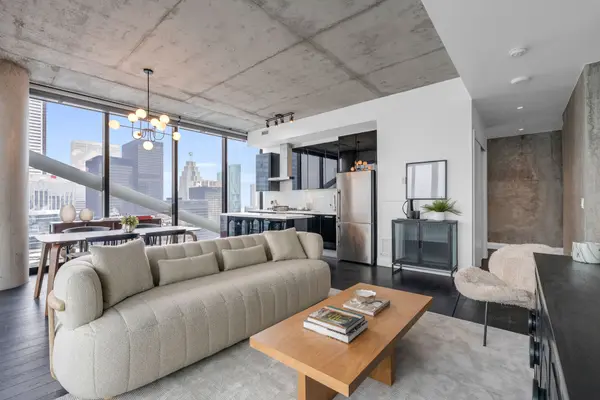 224 King ST W #4002, Toronto C01, ON M5V 1H8