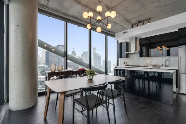 224 King ST W #4002, Toronto C01, ON M5V 1H8