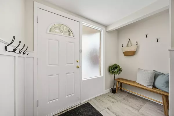 Aurora, ON L4G 3M4,5 Poplar CRES W