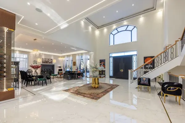 26 Valloncliffe RD, Markham, ON L3T 2W8