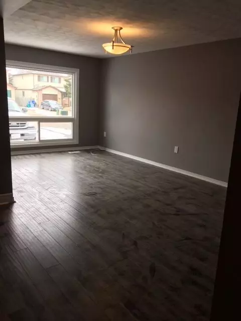 Barrie, ON L4M 5V6,61 Corbett DR