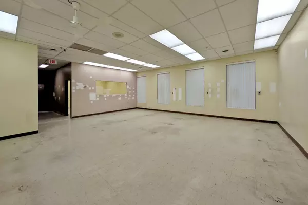 Toronto W10, ON M9V 4A8,20 Baywood RD #1-2