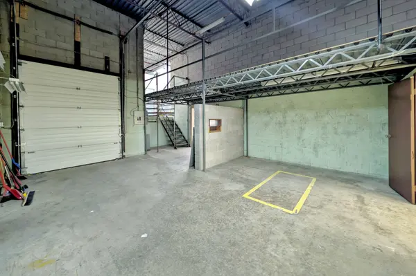 Toronto W10, ON M9V 4A8,20 Baywood RD #2