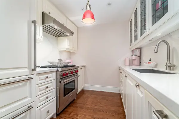 3500 Lakeshore RD W #711, Oakville, ON L6L 0B4