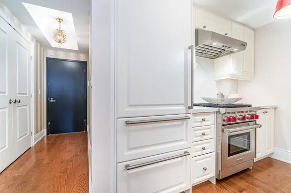 3500 Lakeshore RD W #711, Oakville, ON L6L 0B4