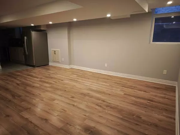 Brampton, ON L7A 3T2,21 Savita RD