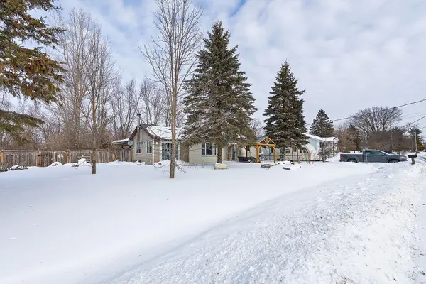 469 Absalom RD, Loyalist, ON K0H 1G0