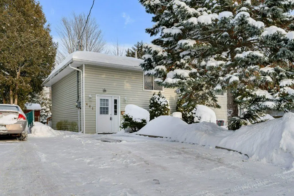Gananoque, ON K7G 1X8,461 Henrietta ST
