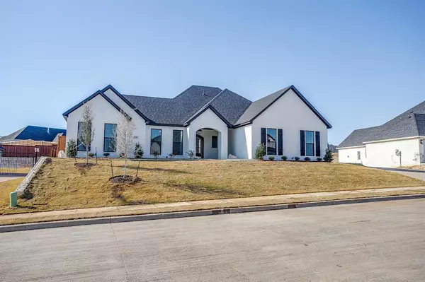 Benbrook, TX 76126,8118 Luanna Hills