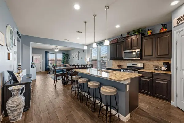 419 Regatta Lane,  Azle,  TX 76020