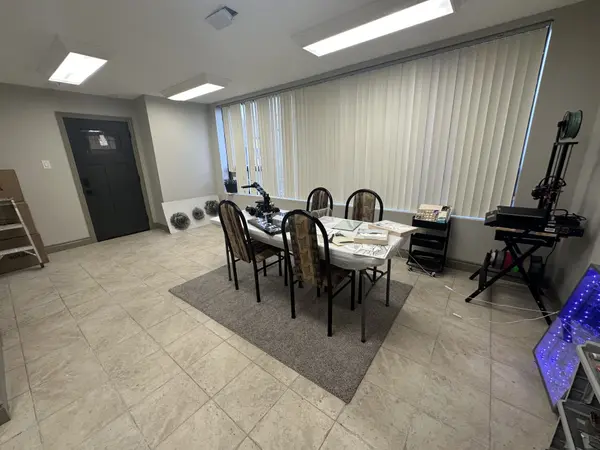 1228 Gorham ST #4, Newmarket, ON L3Y 8Z1