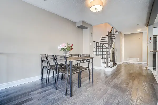 68 Woodroof CRES, Aurora, ON L4G 7H4