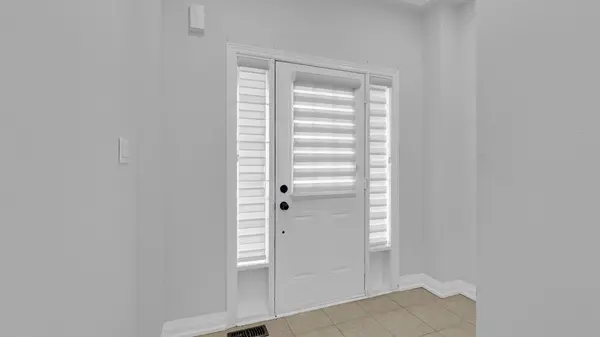 Brampton, ON L6X 0Y5,107 Frenchpark CIR